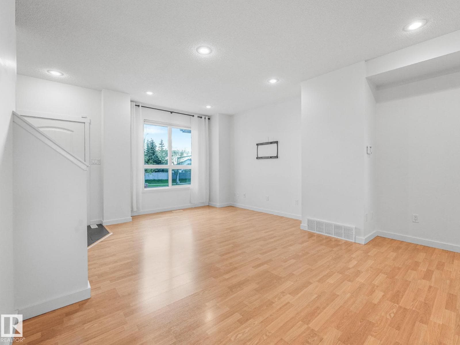 16915 82 ST NW — photo 4