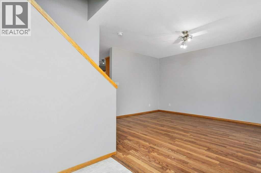 220 Deschner Close — photo 4