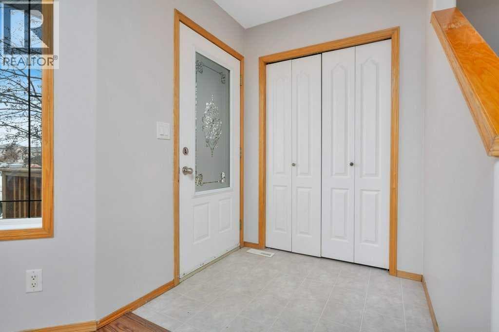220 Deschner Close — photo 5