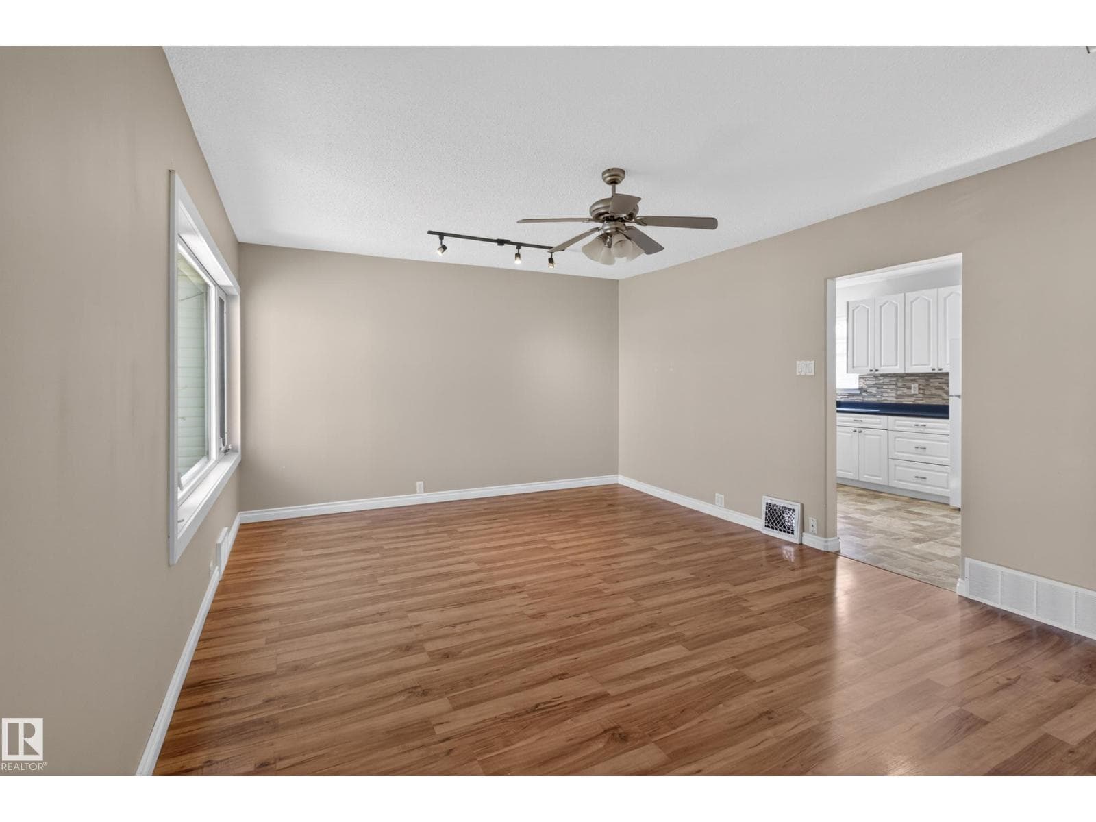 5409 49 Ave — photo 3