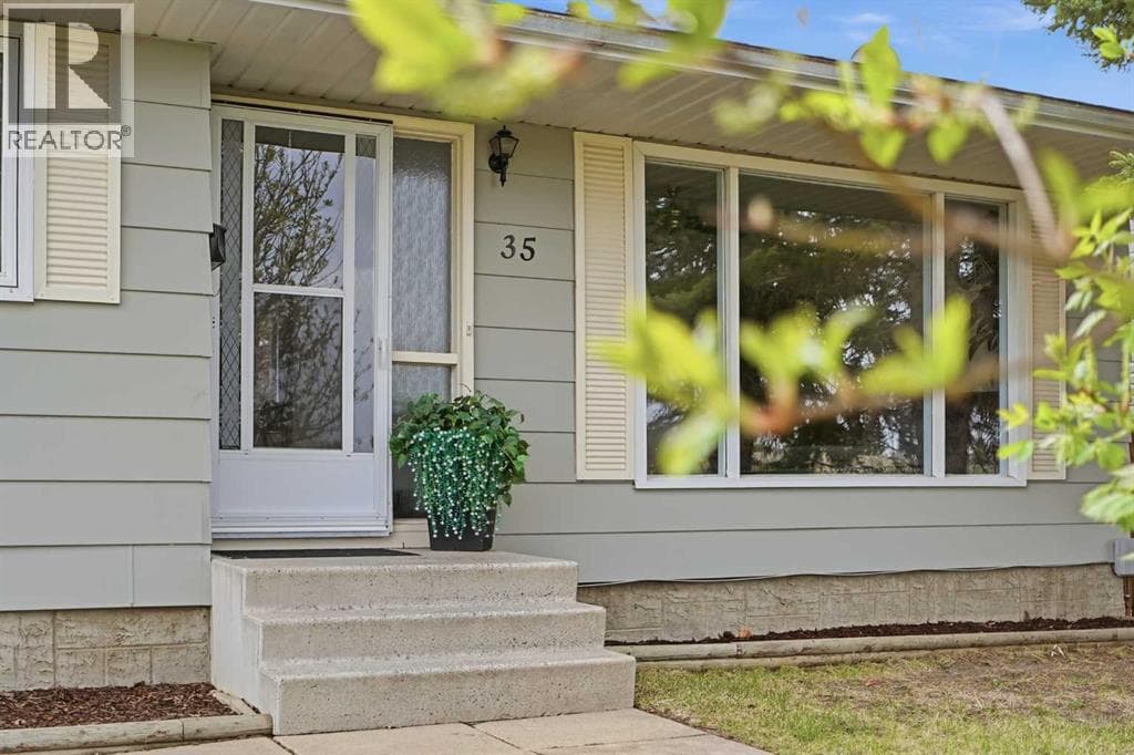 35 AYERS Avenue — photo 4