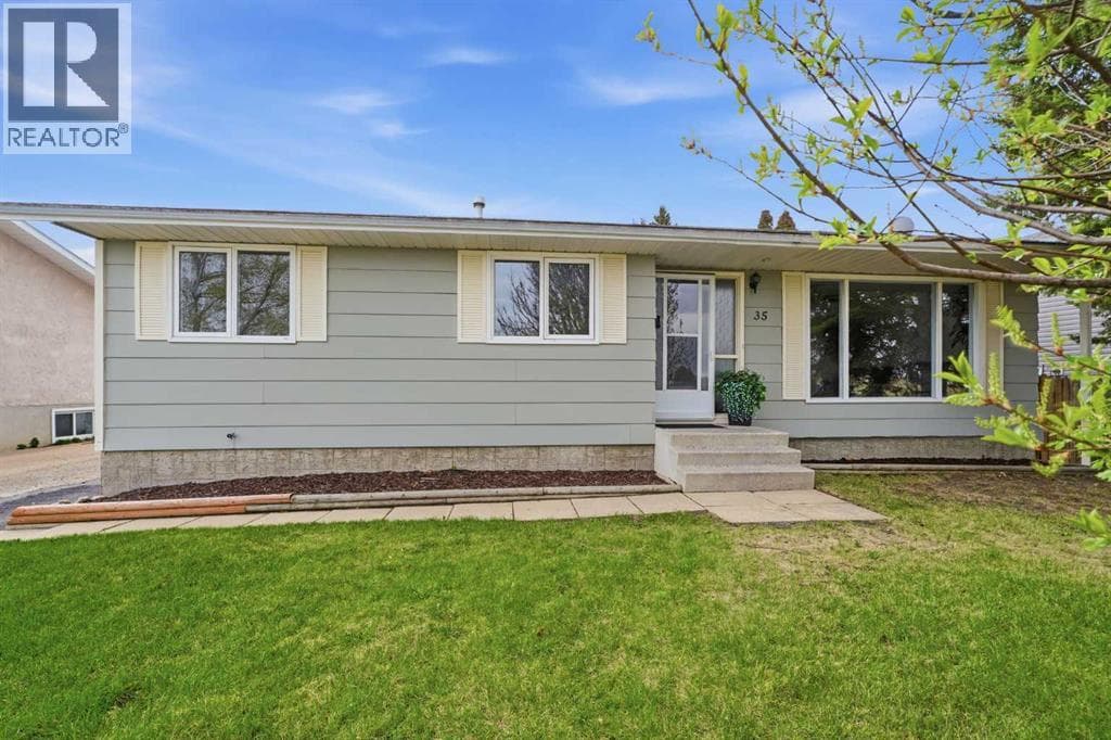 35 AYERS Avenue