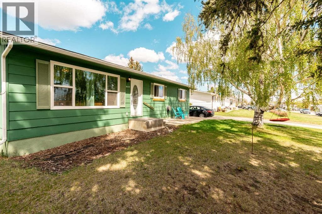 447 9 Street W
