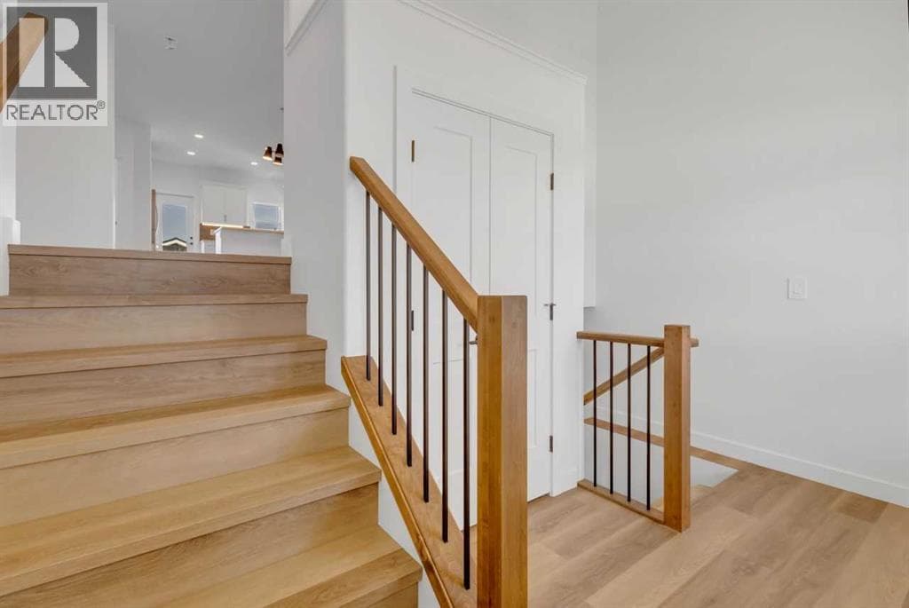 9 Ian Way — photo 2