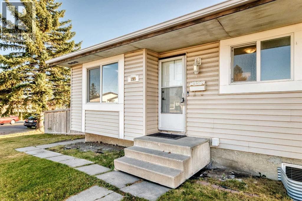 199 Maitland Drive NE — photo 2
