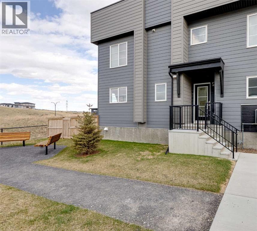 302, 260 Rowley Way NW — photo 2