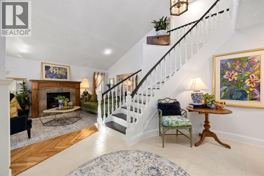 51 Woodridge Close SW — photo 3