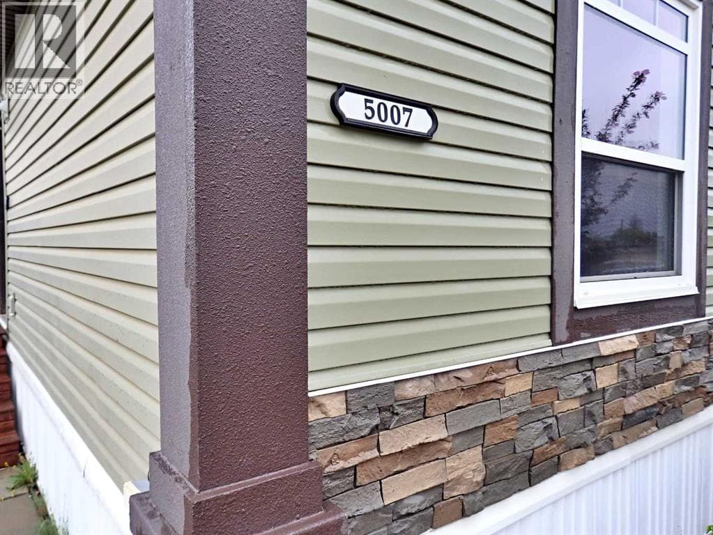 5007 44 Avenue — photo 5