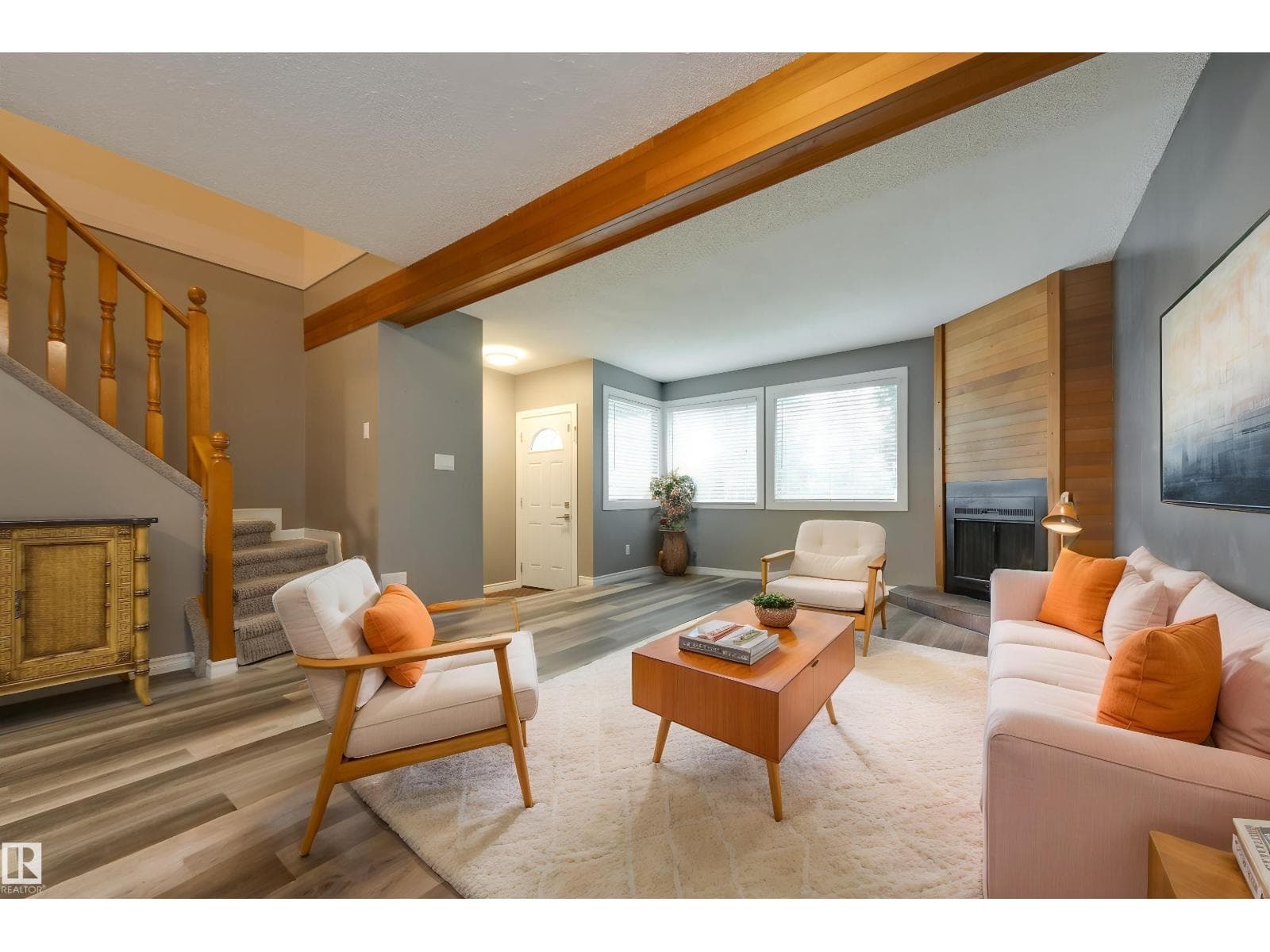 3526 42 AV NW — photo 2