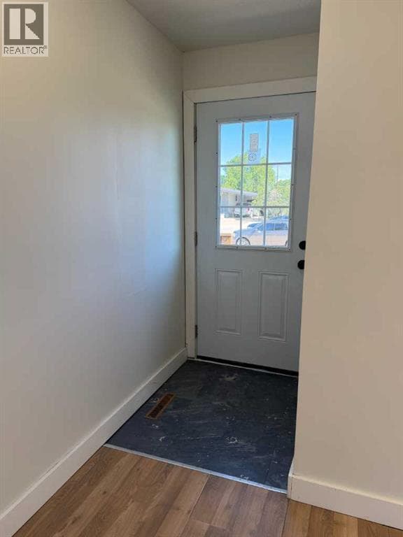 127 2 Avenue N — photo 2