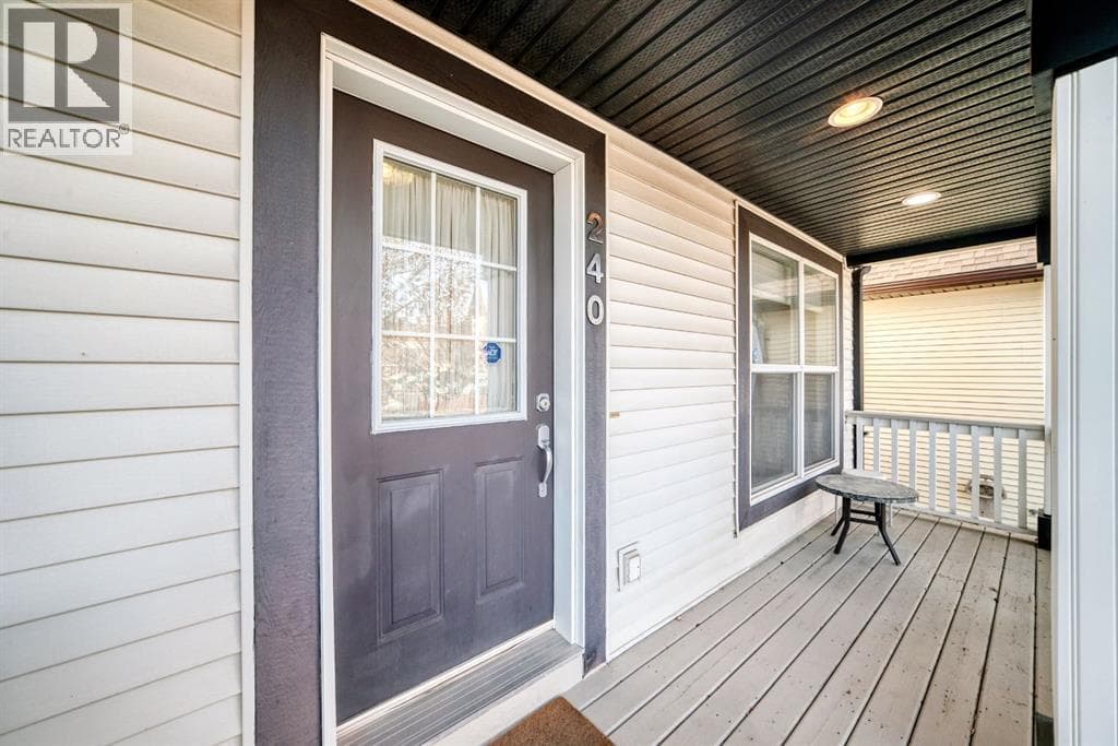 240 Prestwick Way SE — photo 2
