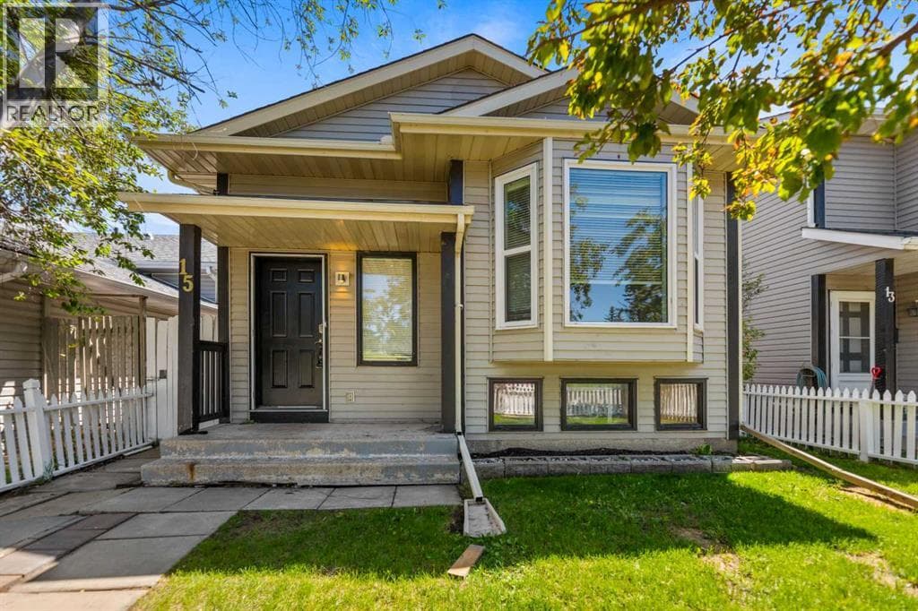 15 Erin Green Way SE