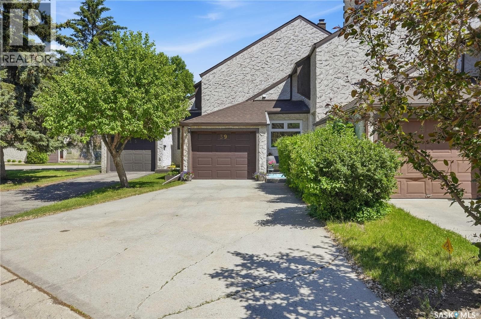 39 Laverendrye WAY