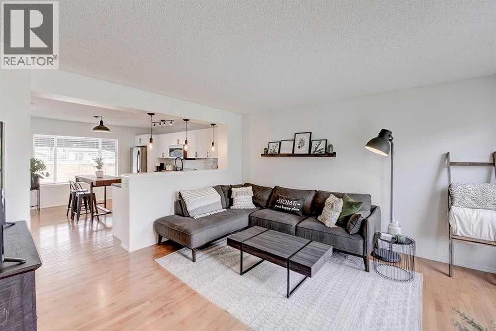 12 Elgin Meadows View SE — photo 3