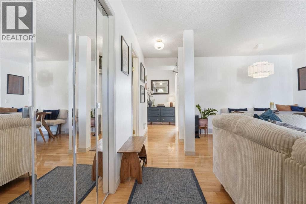 3031 23 Avenue SW — photo 3