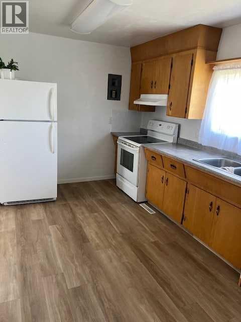 4810 46 Street — photo 2