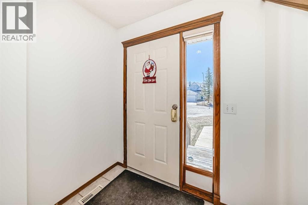 141 Arbour Crest Mews NW — photo 4