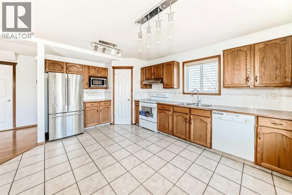 141 Arbour Crest Mews NW — photo 5
