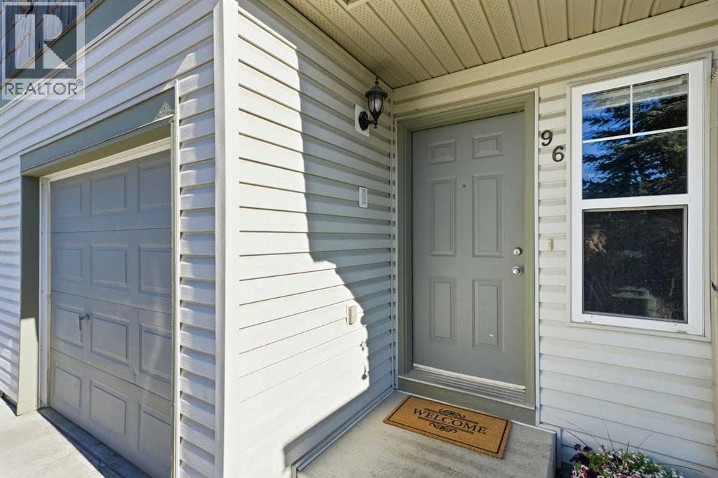 96 Eversyde Court SW — photo 2