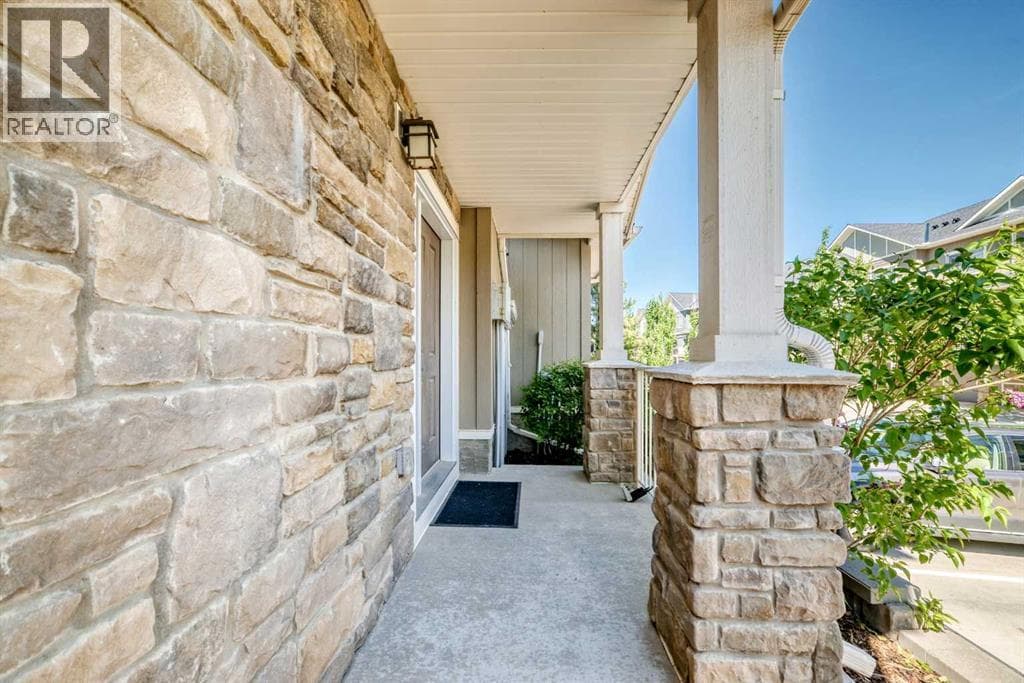 201 Evanston Manor NW — photo 3