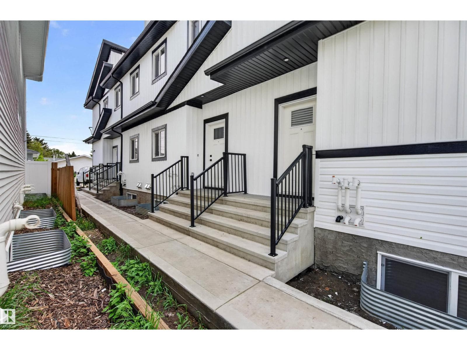 10915 159 ST NW — photo 3