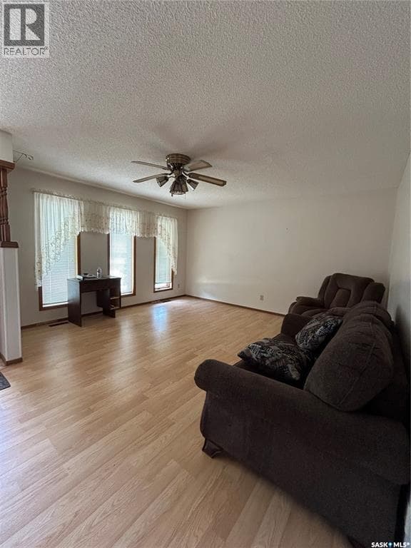 8 McCulloch STREET — photo 4