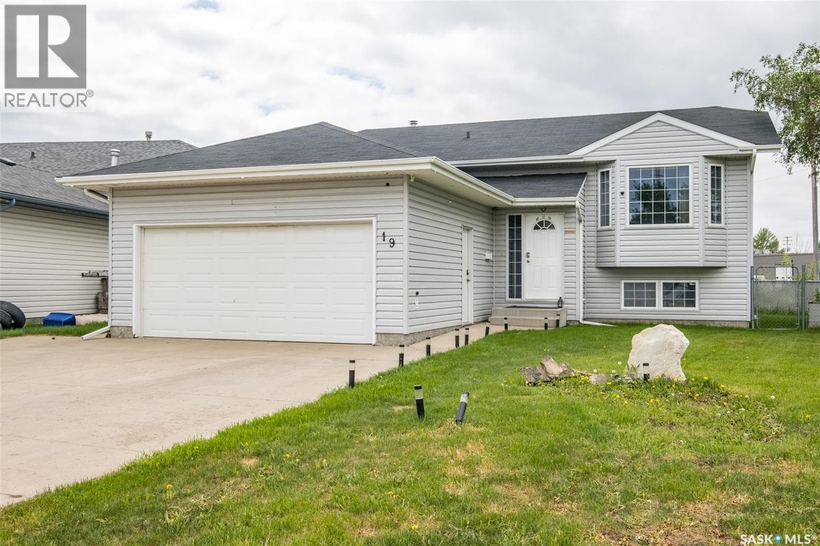 19 Mooney PLACE