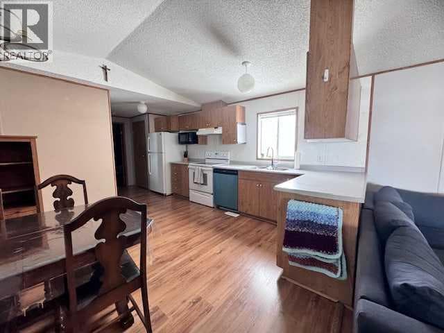 E 27-52-3-W4th 52040 RR 32 A&B — photo 5