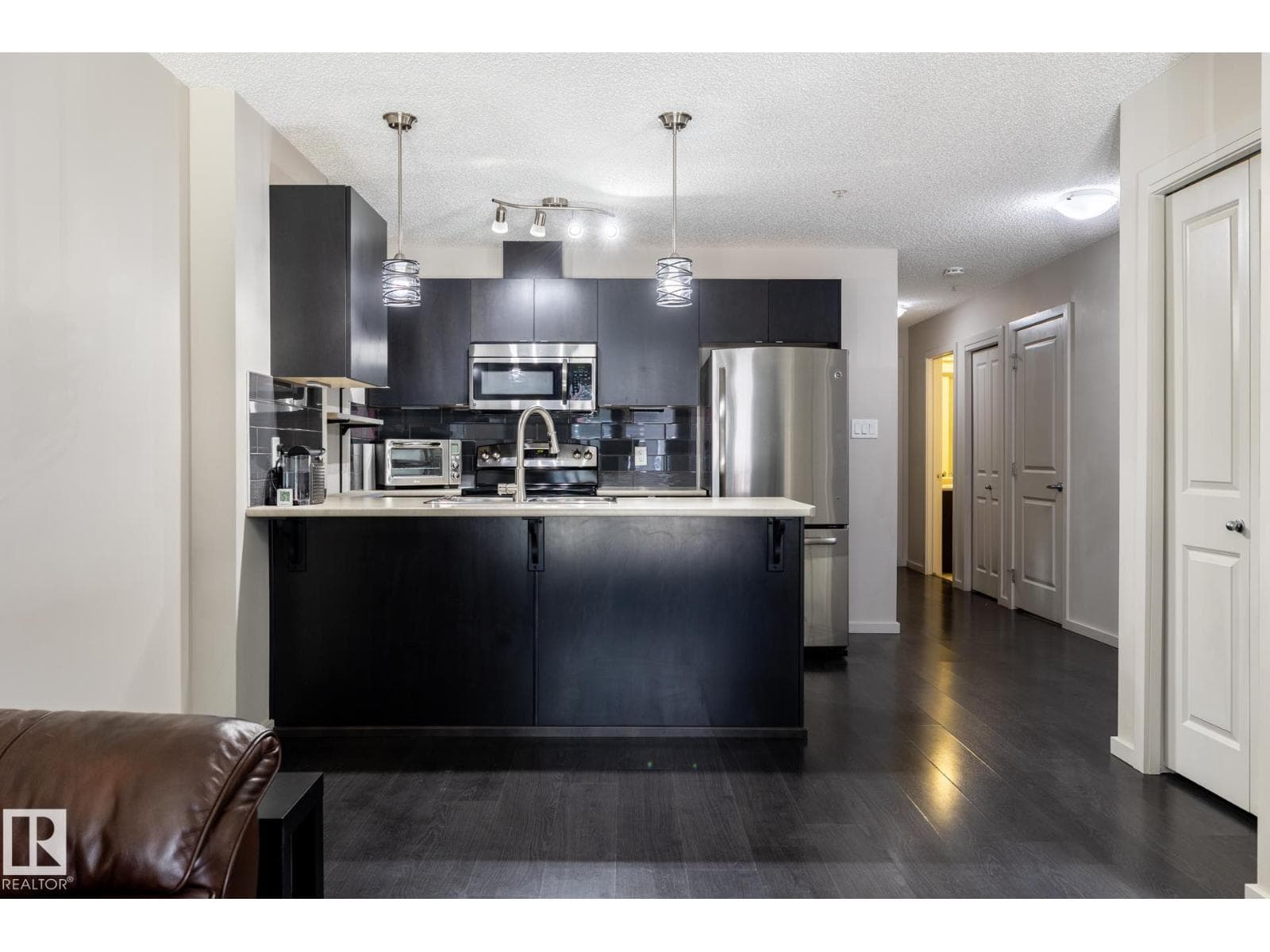 #131 344 WINDERMERE RD NW — photo 4