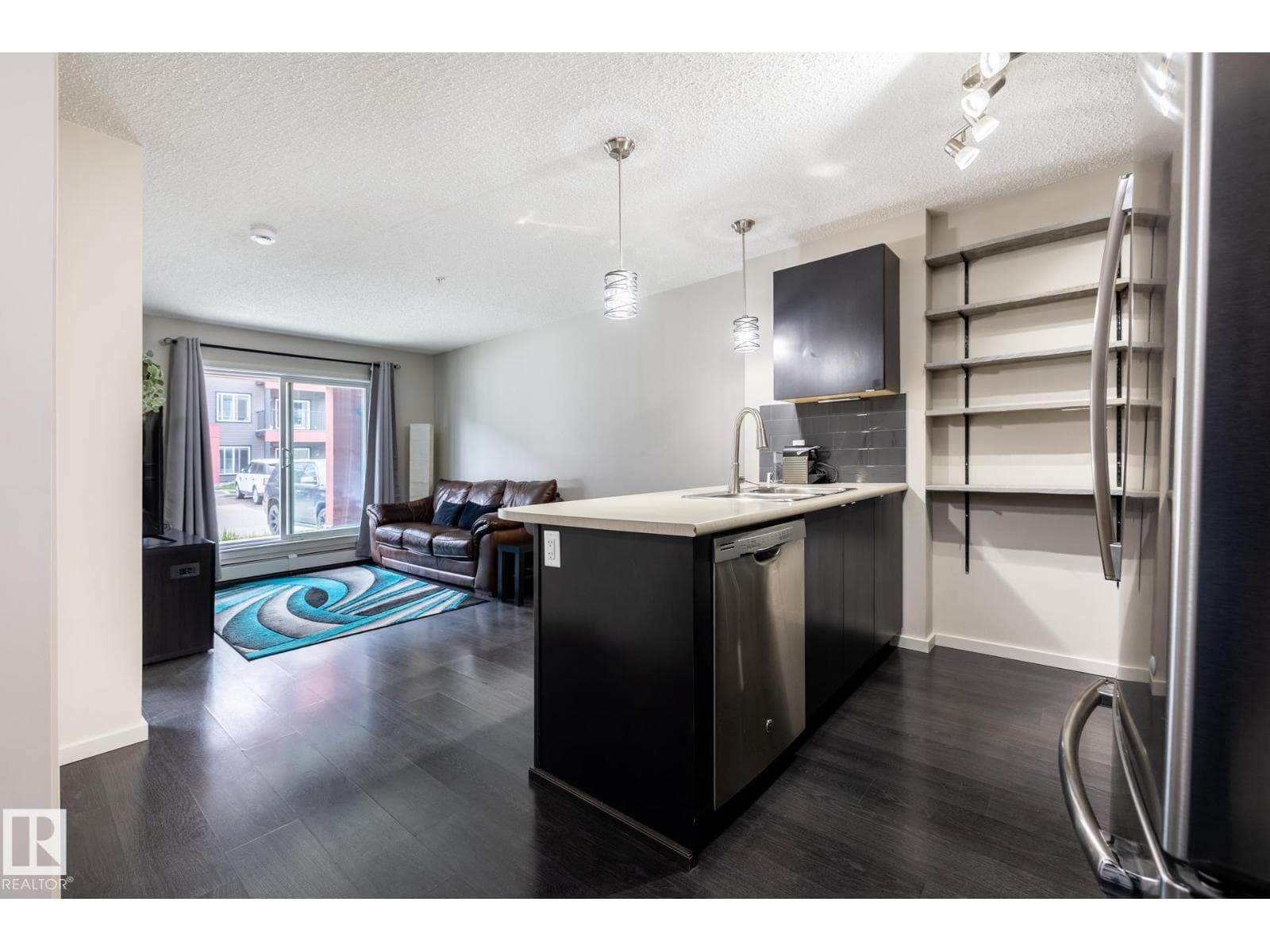 #131 344 WINDERMERE RD NW — photo 3
