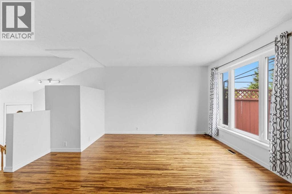 202 Bird Crescent — photo 4