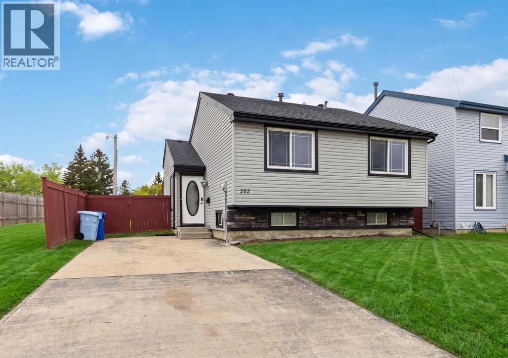 202 Bird Crescent