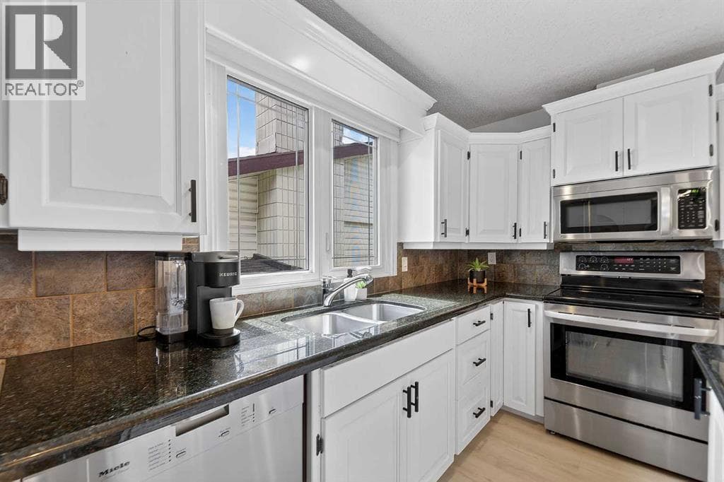 240 Canniff Place SW — photo 3