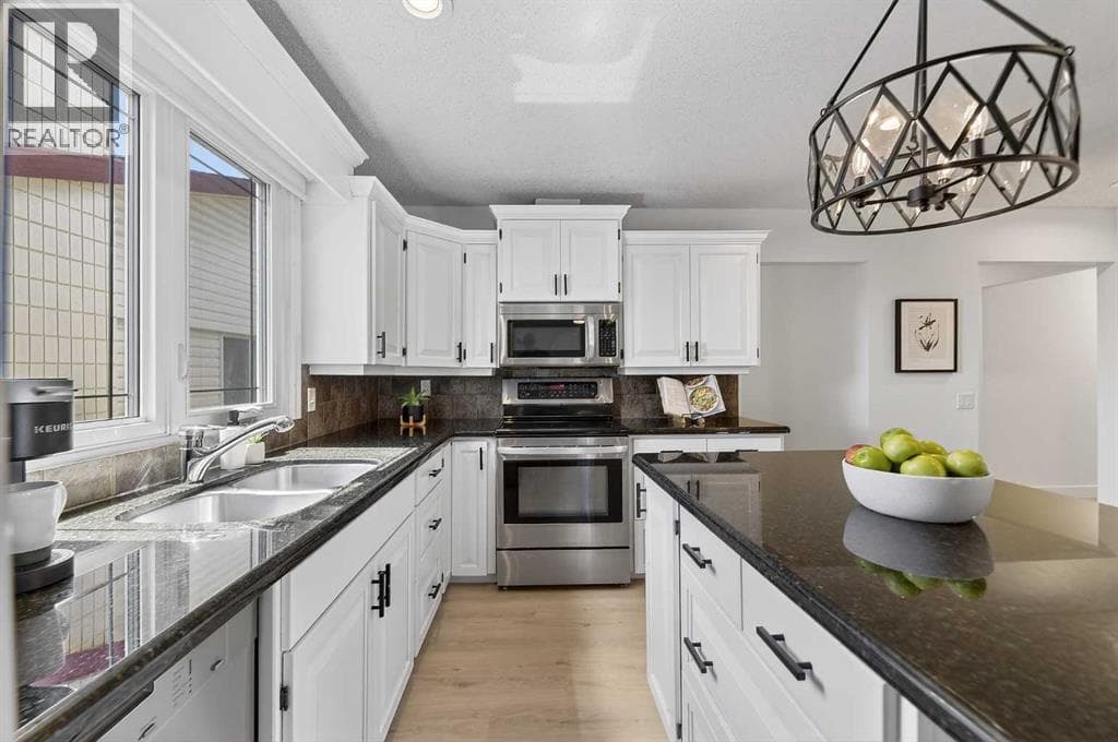 240 Canniff Place SW — photo 4