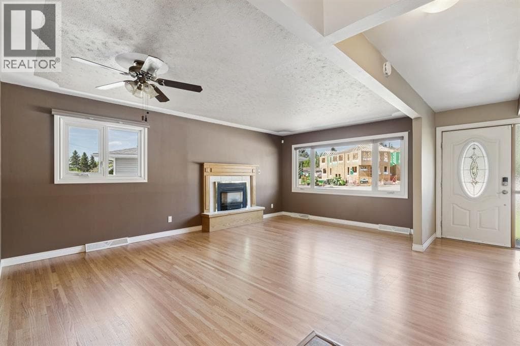 8028 5 Street SW — photo 3
