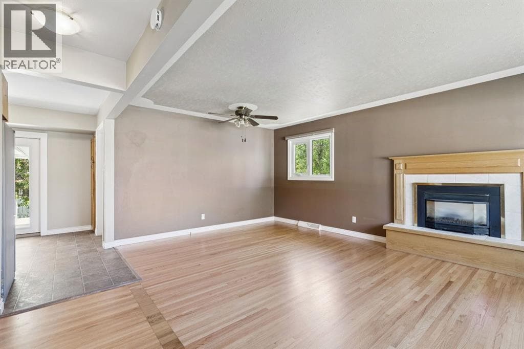 8028 5 Street SW — photo 4