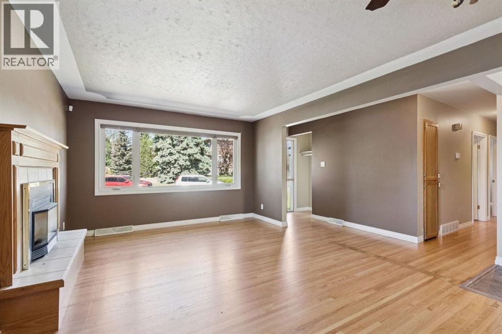 8028 5 Street SW — photo 5