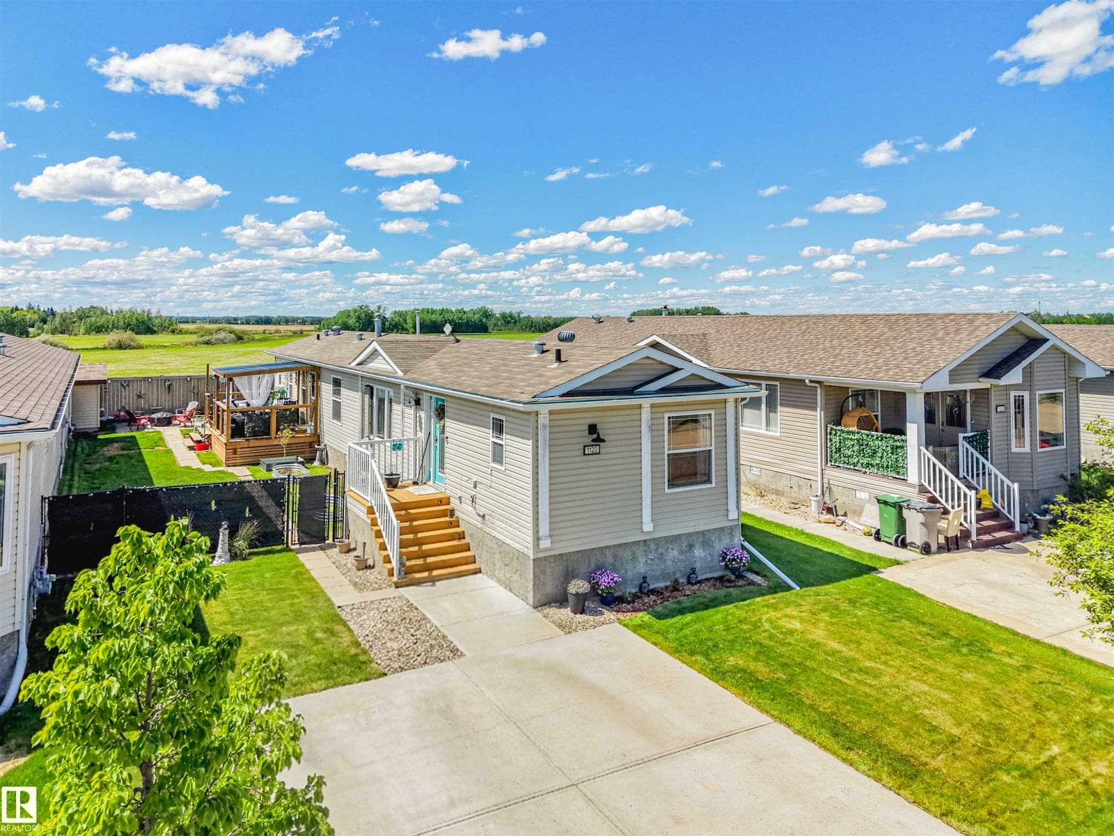 1122 Aspen Dr W