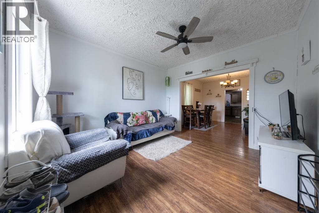 5620 49 Avenue — photo 3