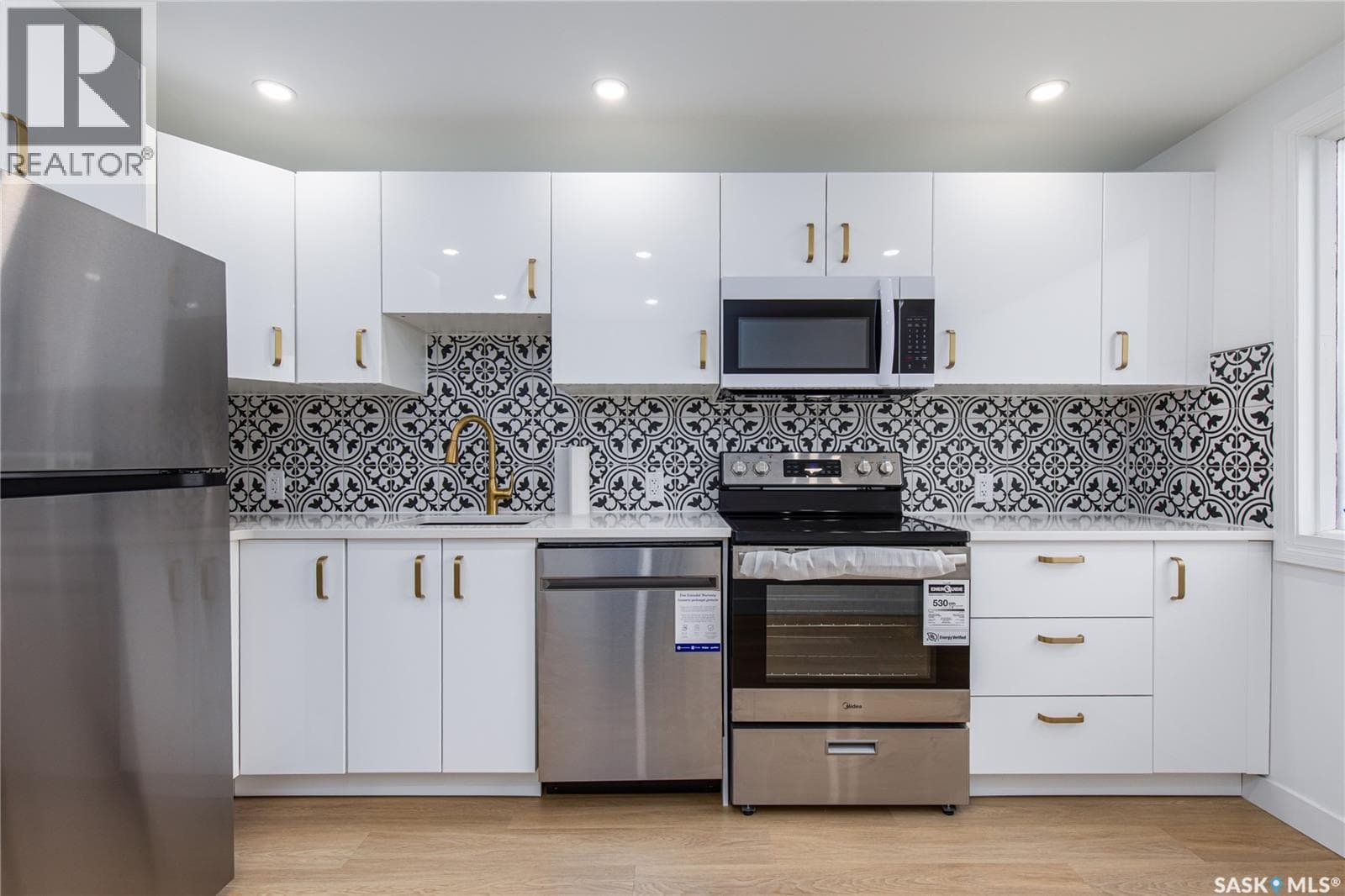 453 LILLOOET STREET W
