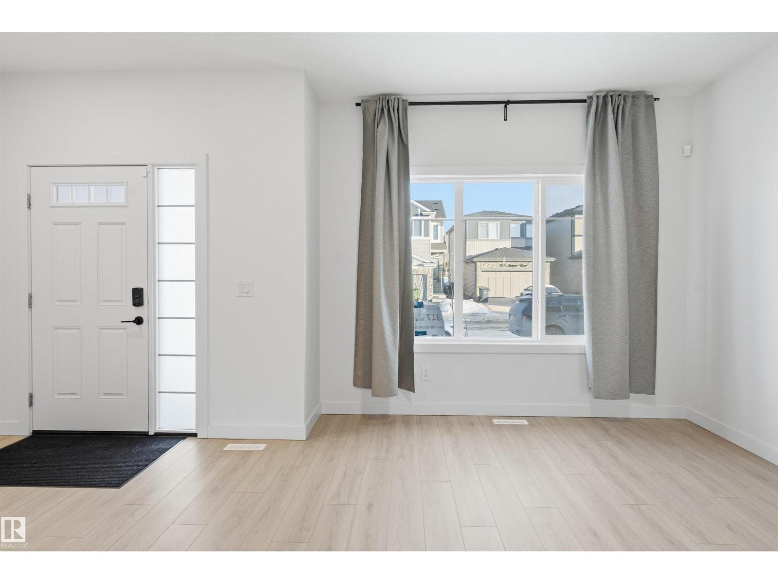 317 JUNIPER CV — photo 2