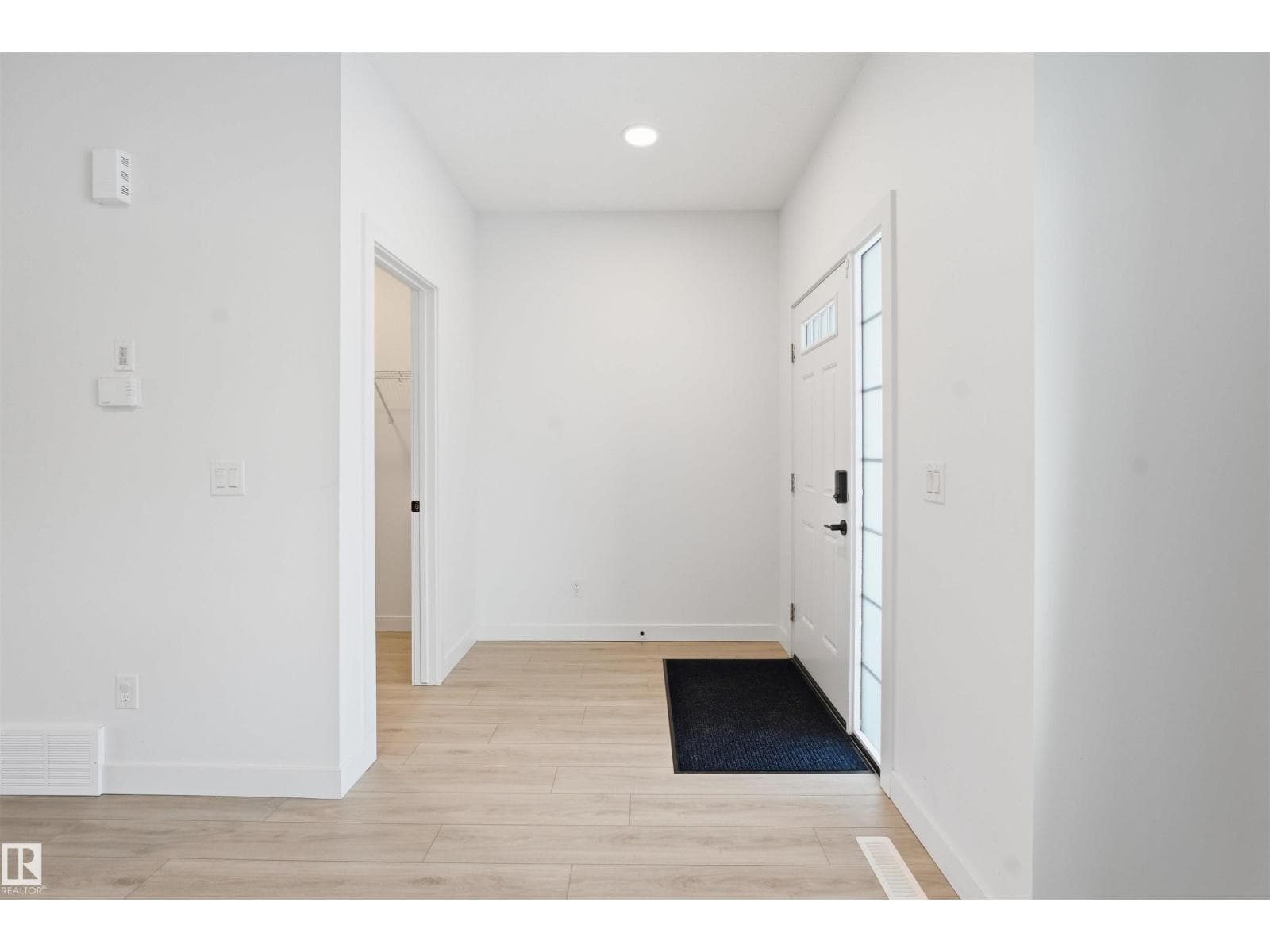 317 JUNIPER CV — photo 3