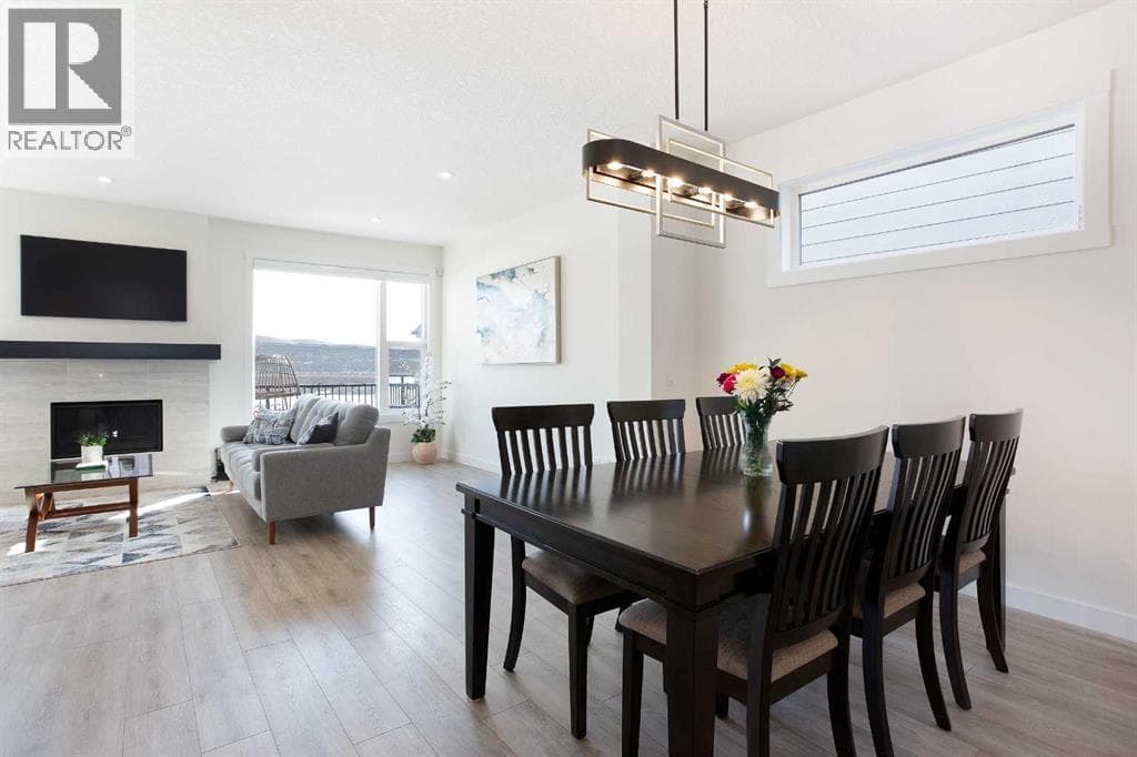 152 Cranbrook Gardens SE photo 5