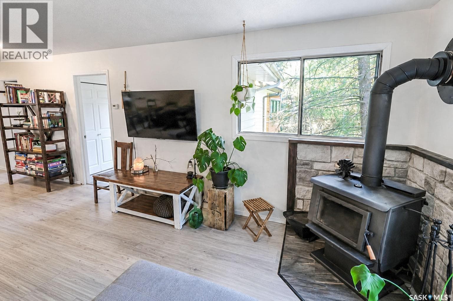 505 Marine DRIVE — photo 4
