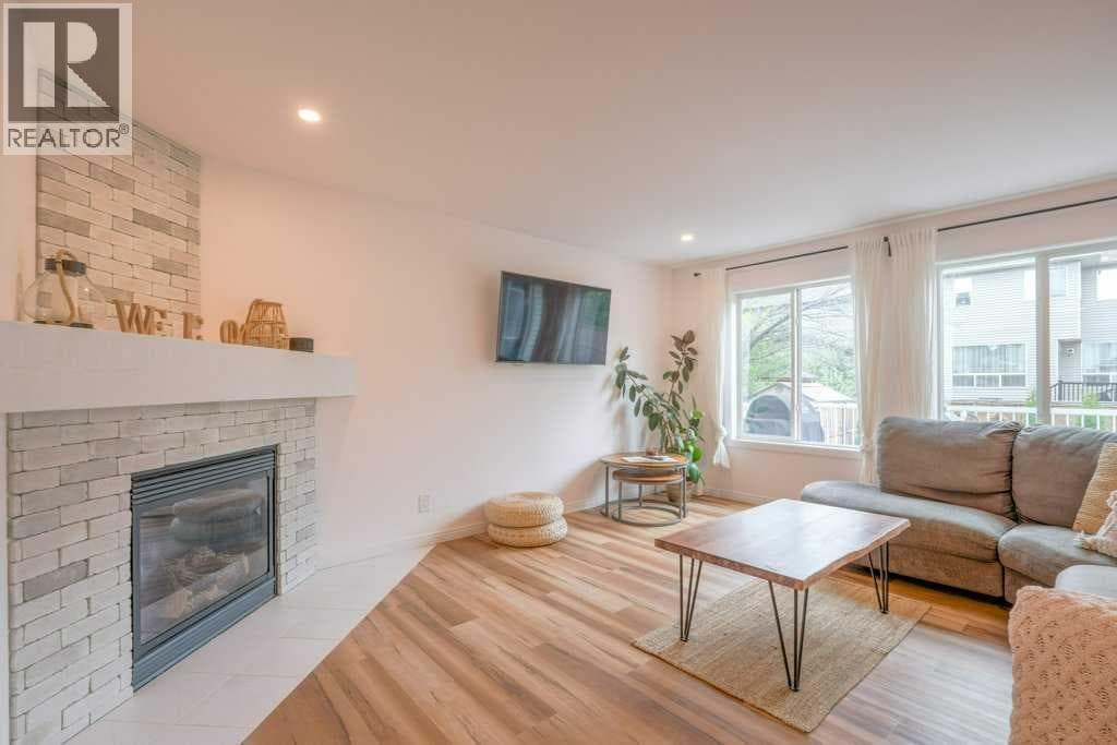 282 Chapalina Terrace SE photo 5