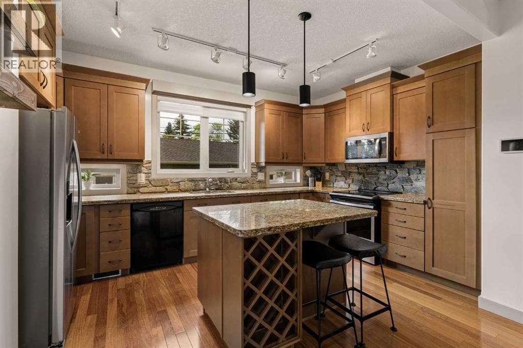 3127 40 Street SW photo 5