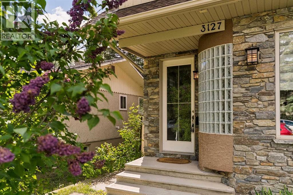 3127 40 Street SW photo 3
