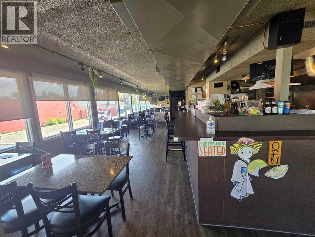 300 14 Street NW — photo 3