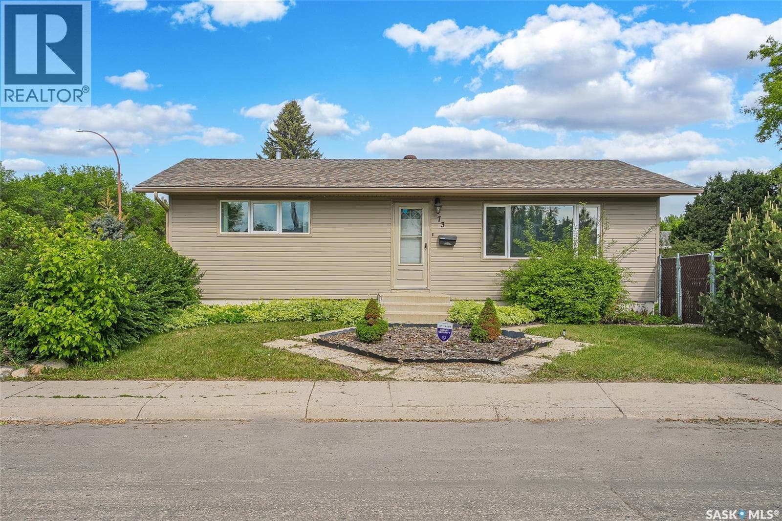 73 Laurentian DRIVE