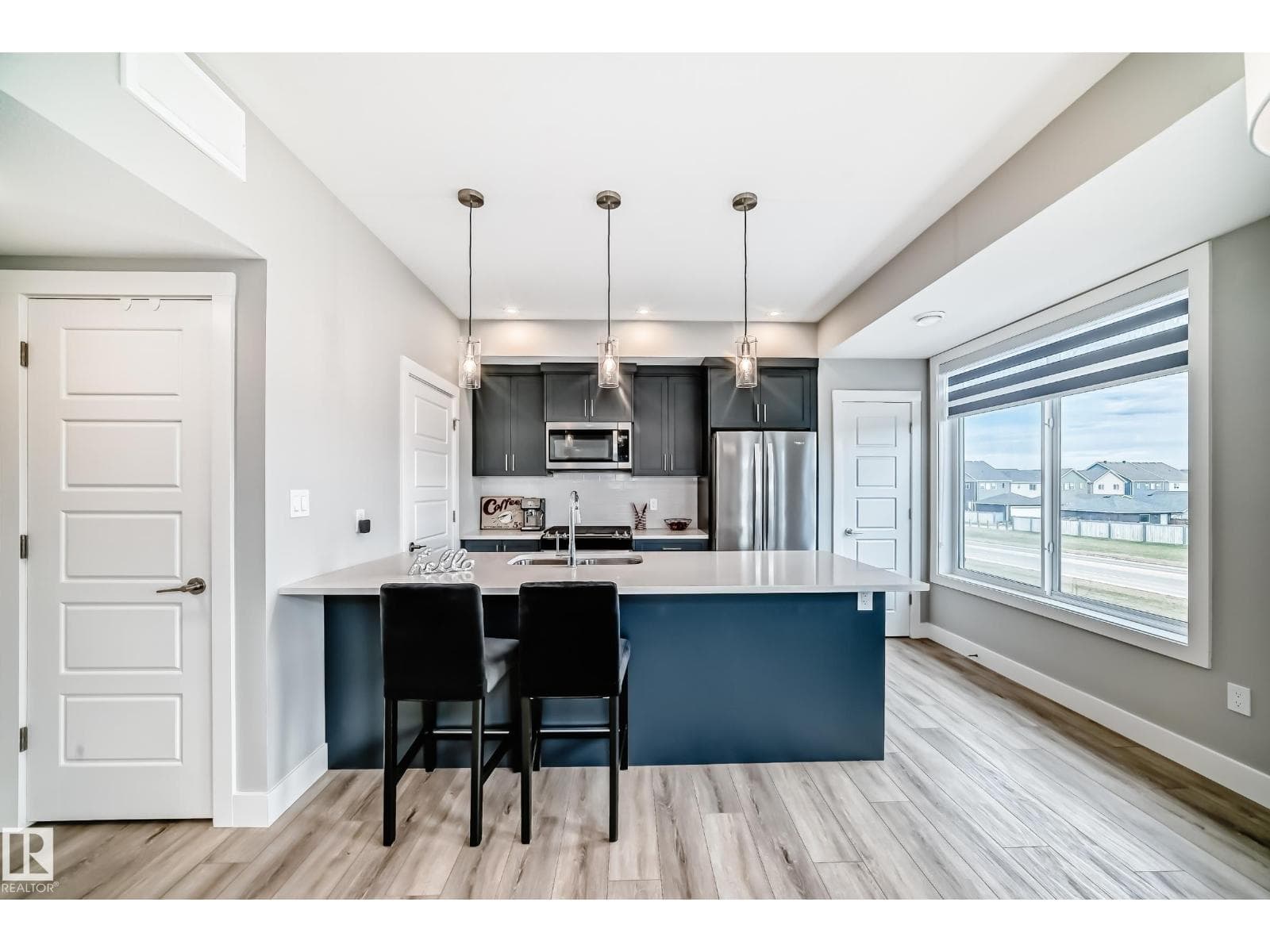 #50 6905 25 AV SW — photo 2